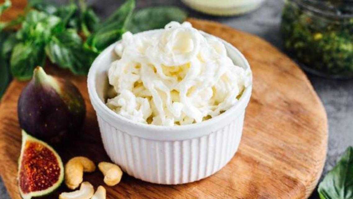 Страчателла (stracciatella) — состав, калорийность сыра, польза, вред, вино к сыру — cheezu