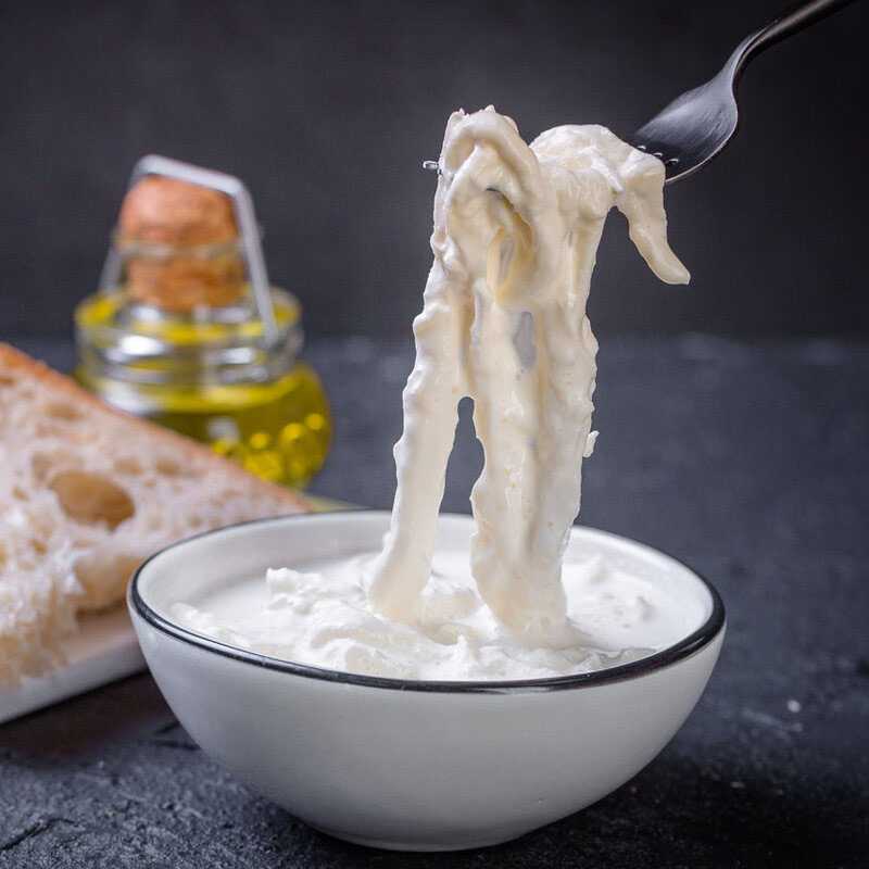 Салат со страчателлой и другие блюда: правила приготовления