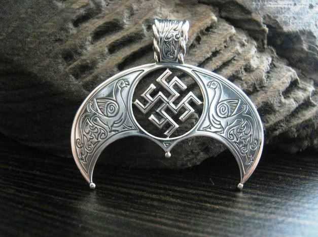 Лунница: оберег, значение для женщин, славянский символ как тату