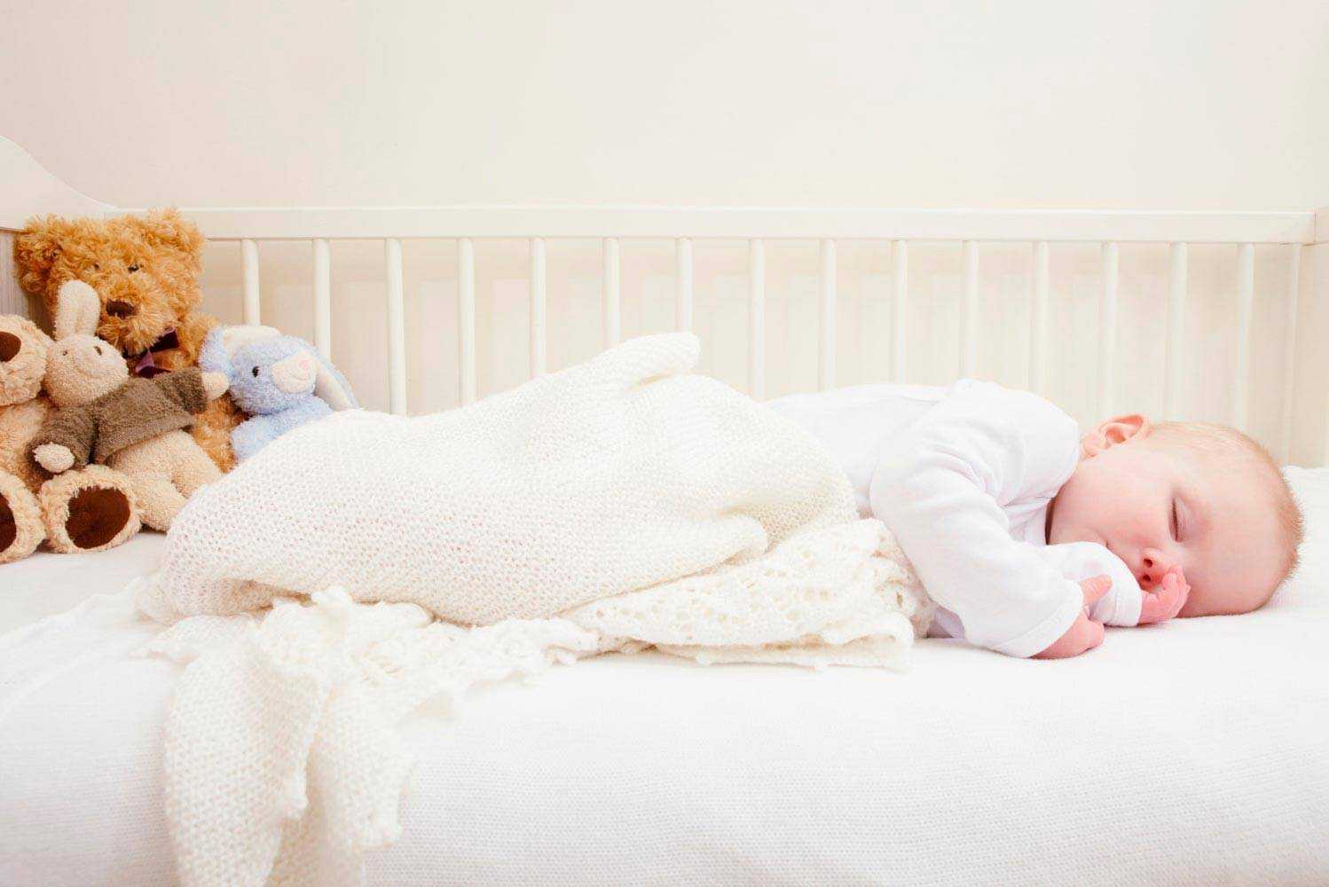 Как приучить ребенка спать в кроватке? советы детского психолога