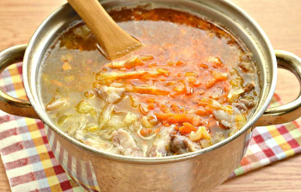 Из нашей статьи вы узнаете секреты приготовления вкусных щей как приготовить классические щи щи в мультиварке зеленые щи и еще 5 рецептов этого популярного супа с капустой