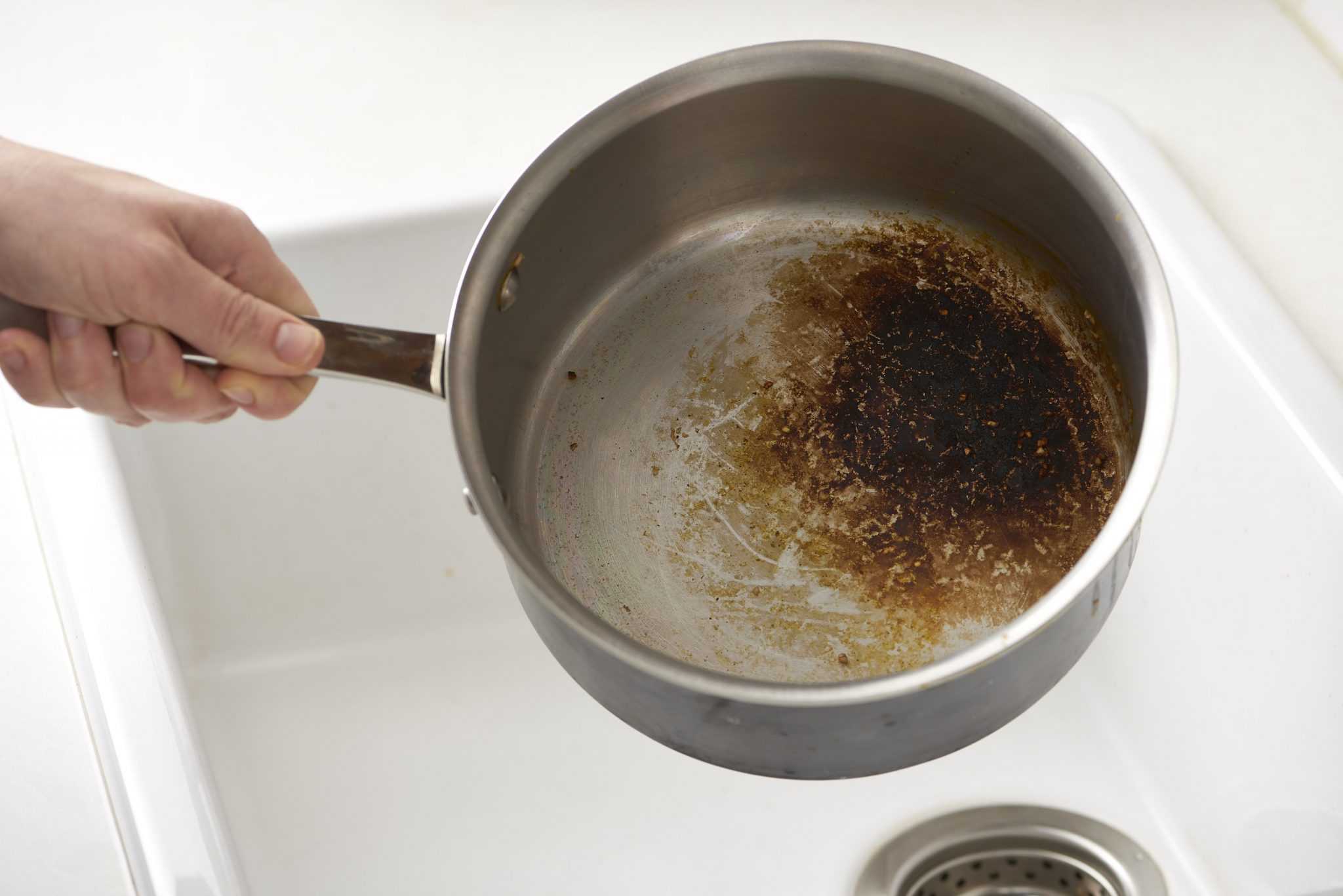 Как очистить пригоревшую эмалированную кастрюлю – пригорело варенье