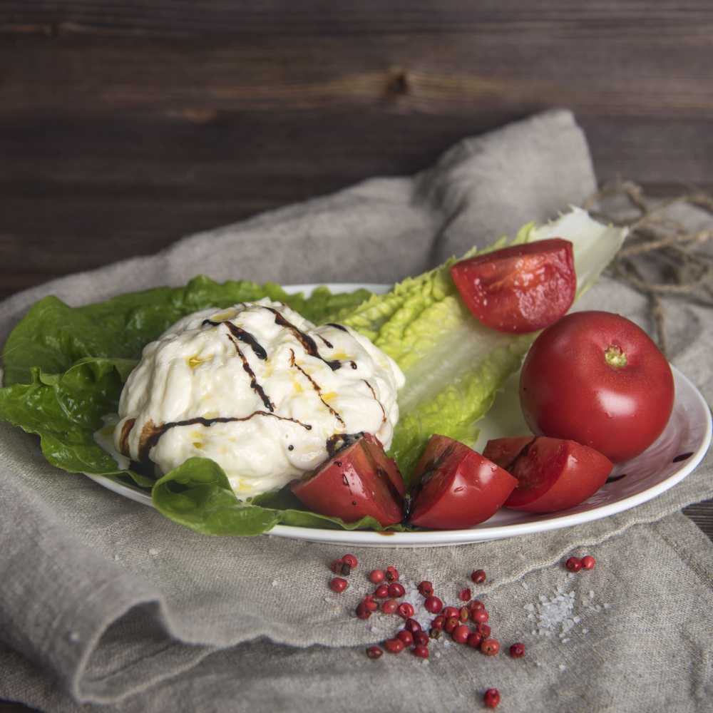 Салат со страчателлой |вкусный рецепт салата с моцареллой и томатами: экзотическое сочетание вкусов