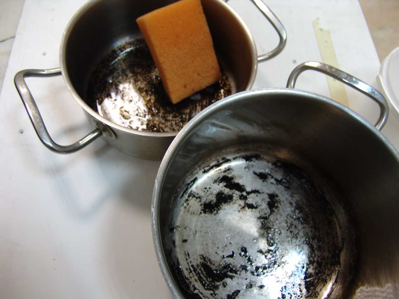 Как и чем можно очистить кастрюли и сковородки от нагара?