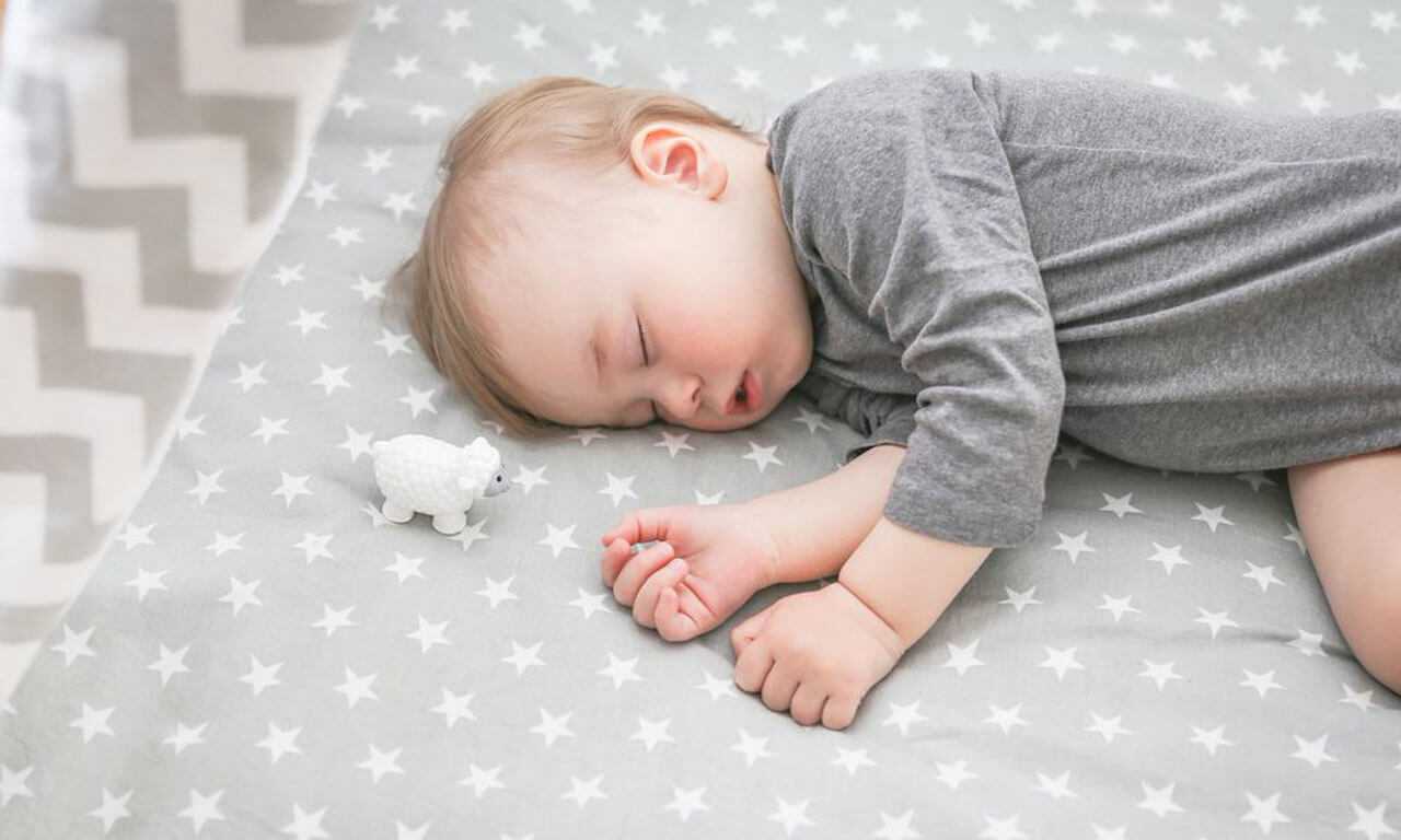 Как приучить ребенка спать в своей кроватке? — женский журнал like
