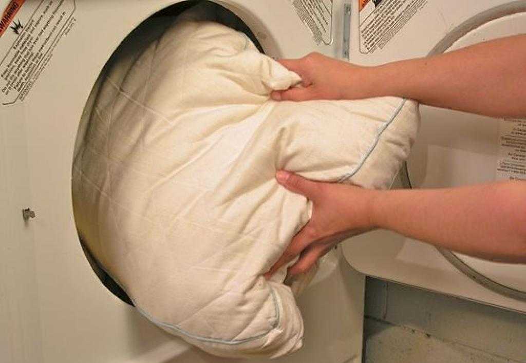 Как стирать перьевые подушки: целиком, в стиральной машине, врчную, как сушить