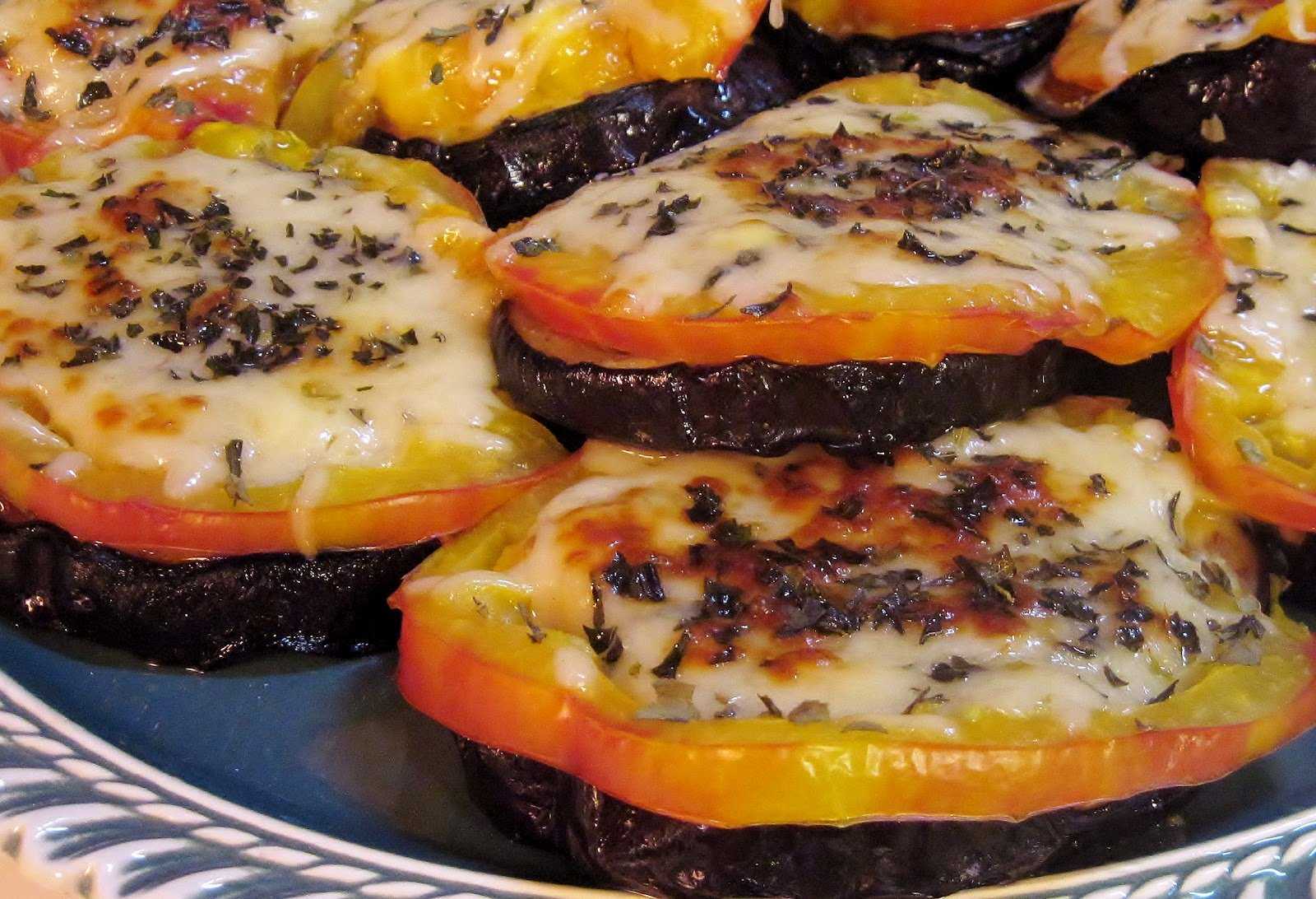 Баклажаны в духовке с помидорами и сыром - вкусно и быстро