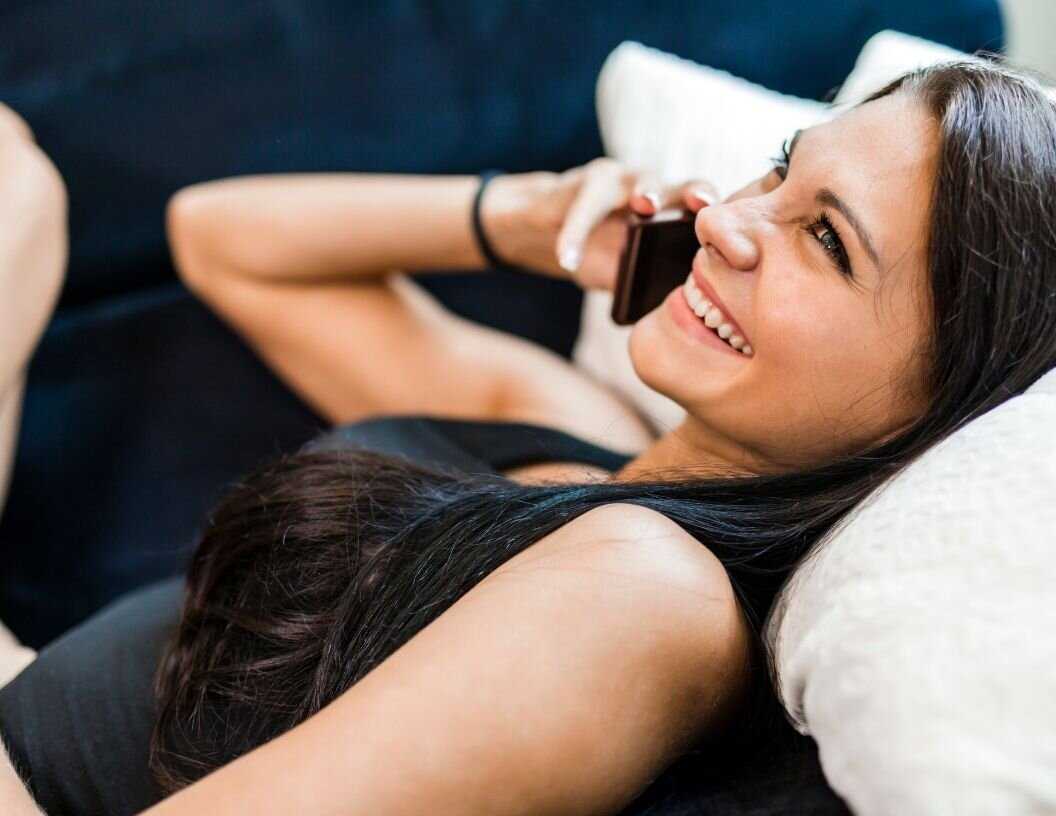 Как понять, что ты нравишься девушке по жестам и поведению: 30+ верных признаков :: инфониак