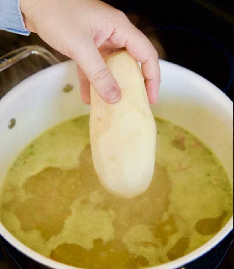 Что делать, если пересолен суп?