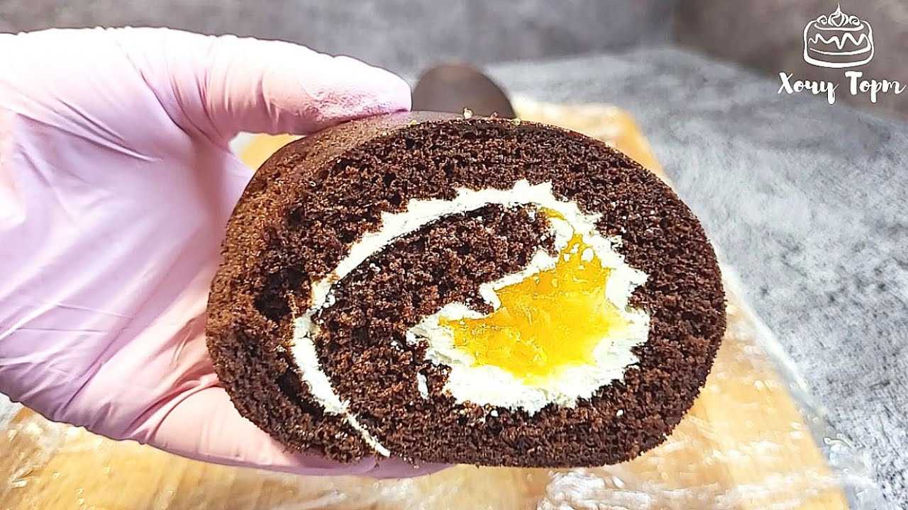 Бисквитный рулет с вареньем