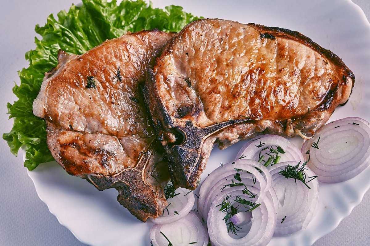 Антрекот из свинины в духовке и на сковороде: секреты вкуса. рецепты гарниров и соусов к антрекоту из свинины на сковороде