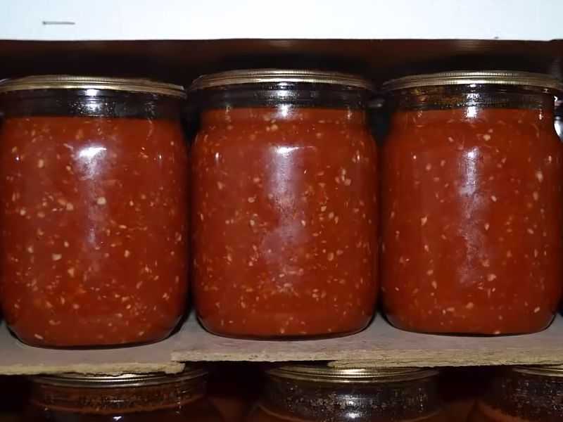 Аджика из помидоров и чеснока : 8 классических рецептов вкусной аджики