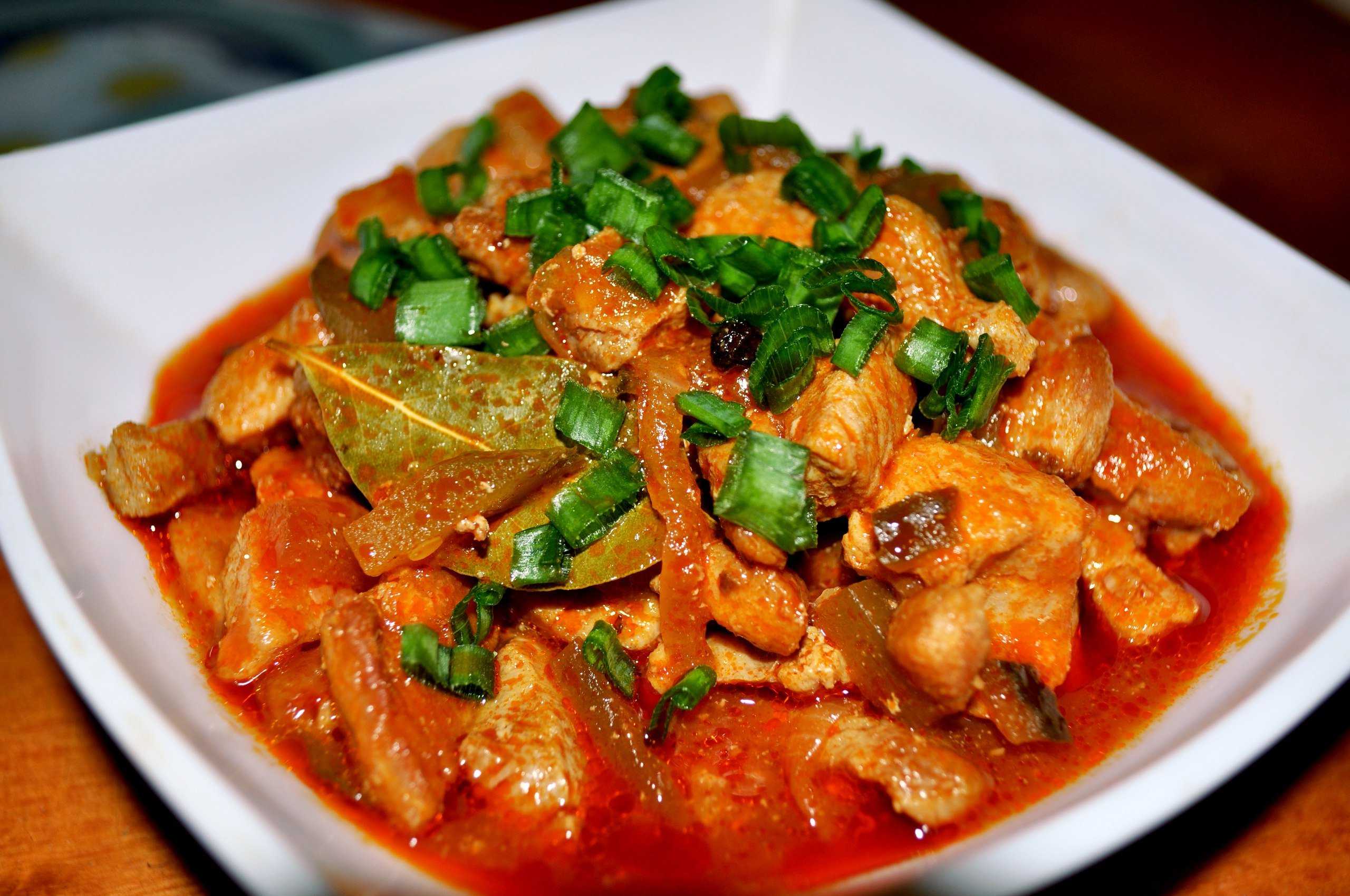 Азу из курицы оригинальный вариант вкусного и сытного блюда из птицы Изюминка рецепта в добавлении корнишонов они придадут особый интересный привкус Можно взять