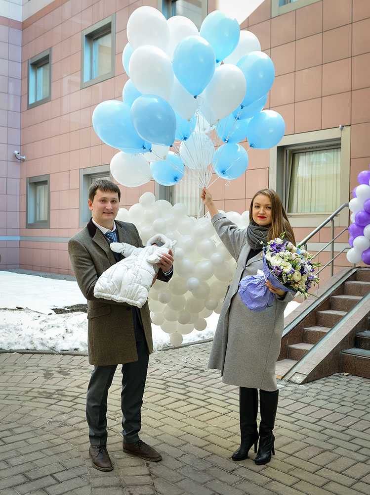 Выписка из роддома зимой: одеяло, конверт, комбинезон и другая одежда для новорожденного ребенка