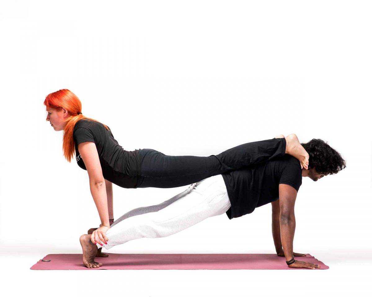 Парная йога для начинающих | yogamaniya