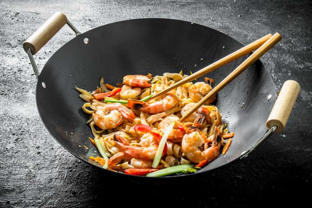 Блюда в воке рецепты. плюсы и минусы сковороды вок (wok), как пользоваться и что необычное можно приготовить
