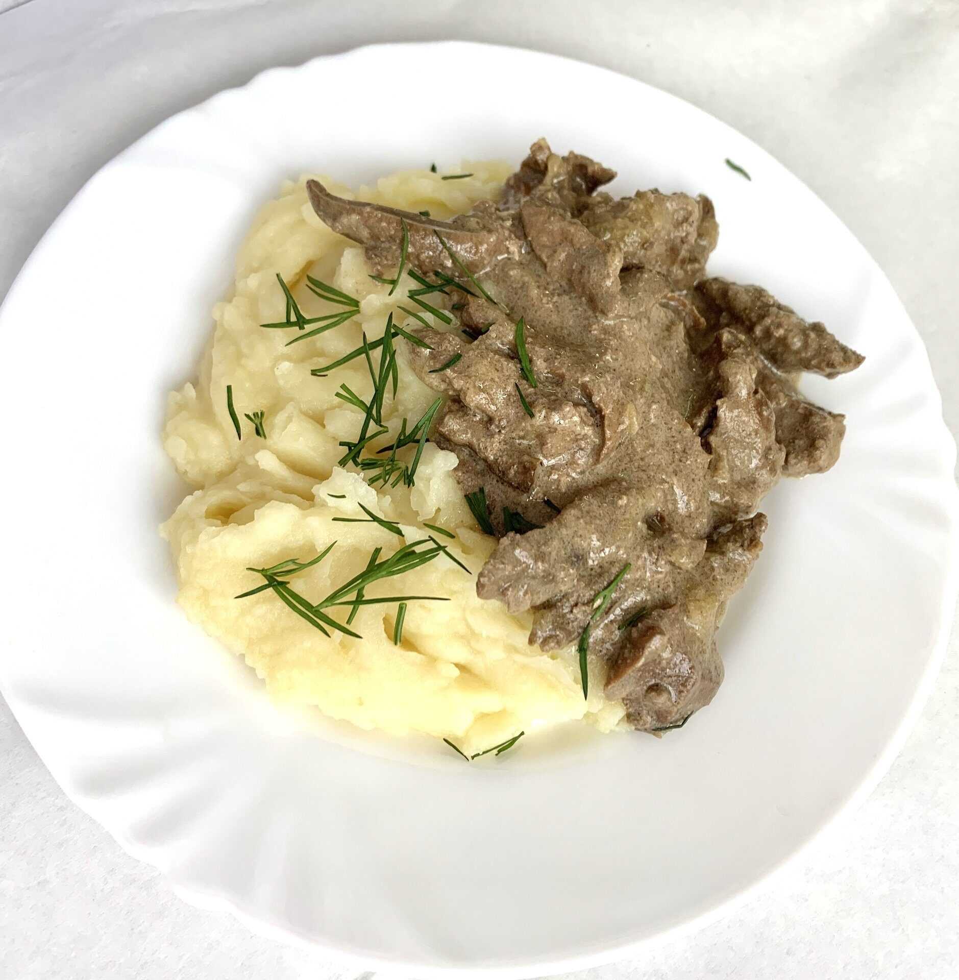 Бефстроганов из куриной печени со сметаной