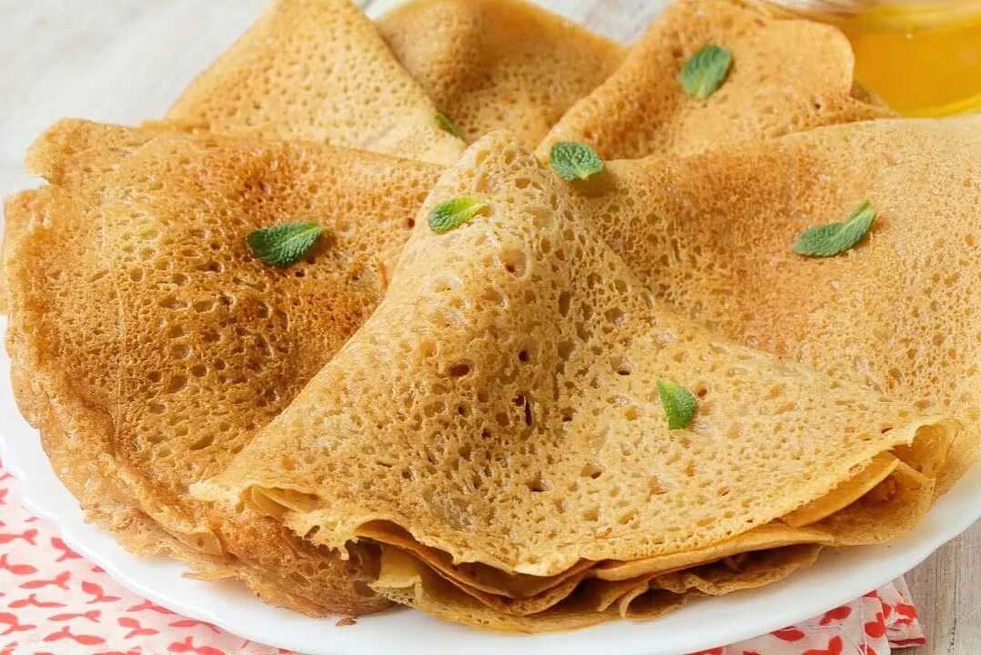 Блинчики на воде – очень тонкие и вкусные. 5 проверенных рецептов